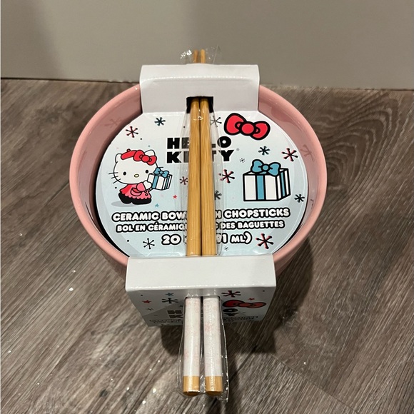 Hello Kitty Warm Wishes Christmas Pink Ramen Noodle Bowl With Chopsticks- NWT - Picture 3 of 3